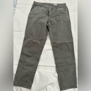 AG Caden tailored trouser. Light olive color. Size 29R.
